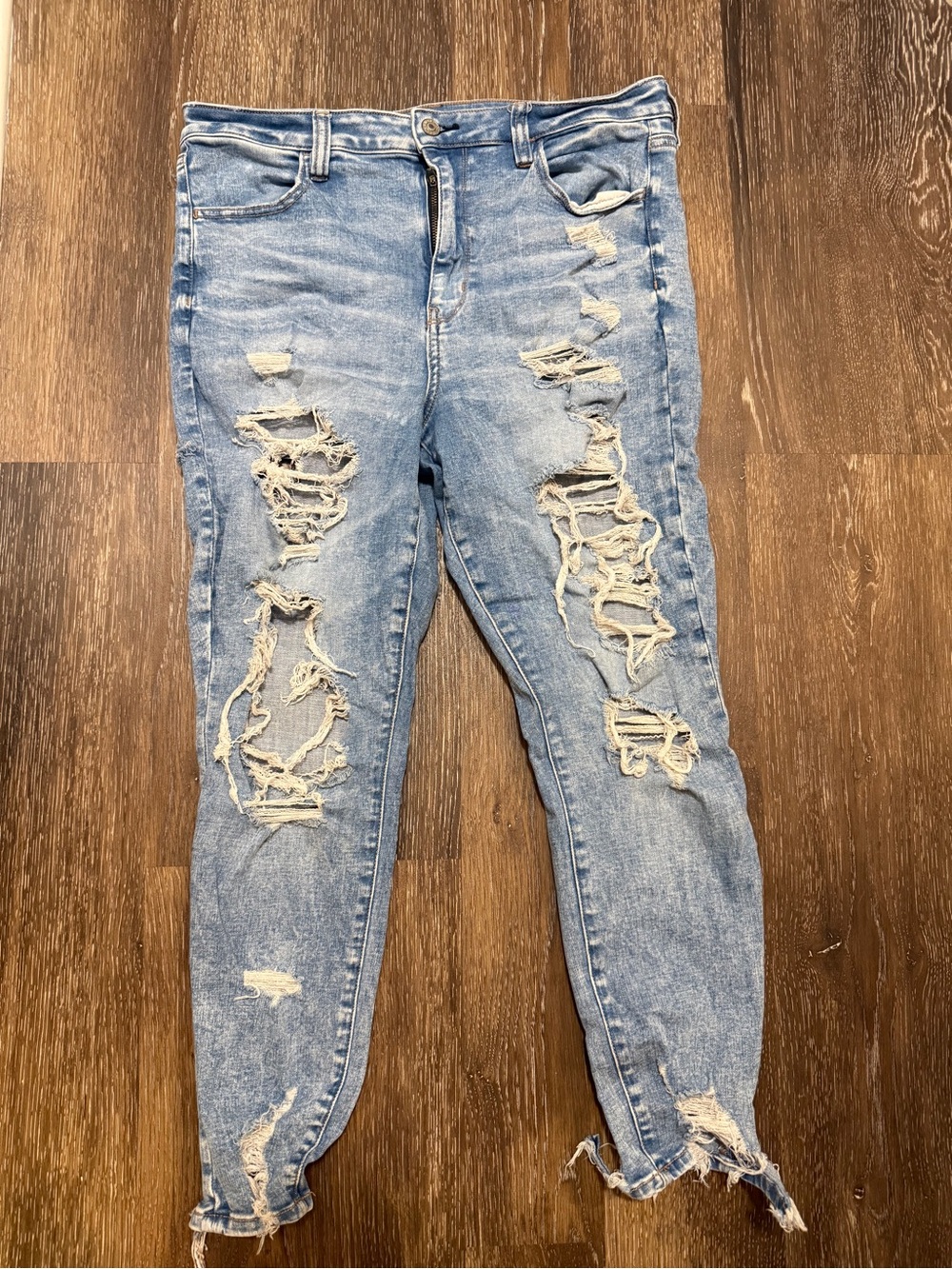 American Eagle Outfitters Light Blue Distressed Skinny Jeans